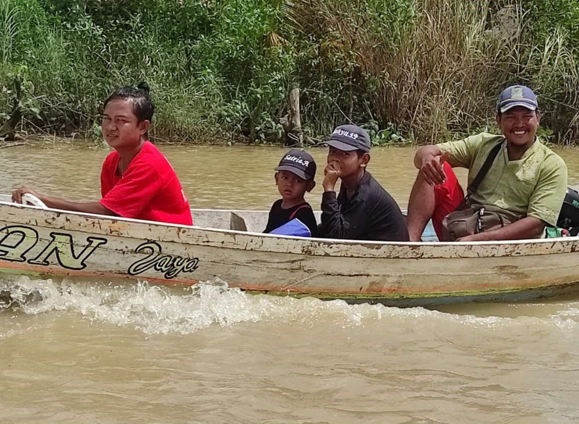 PENDIDIKAN DAN LATIHAN BERTAHAN HIDUP ANAK PESISIR PANTAI MUARA GEMBONG