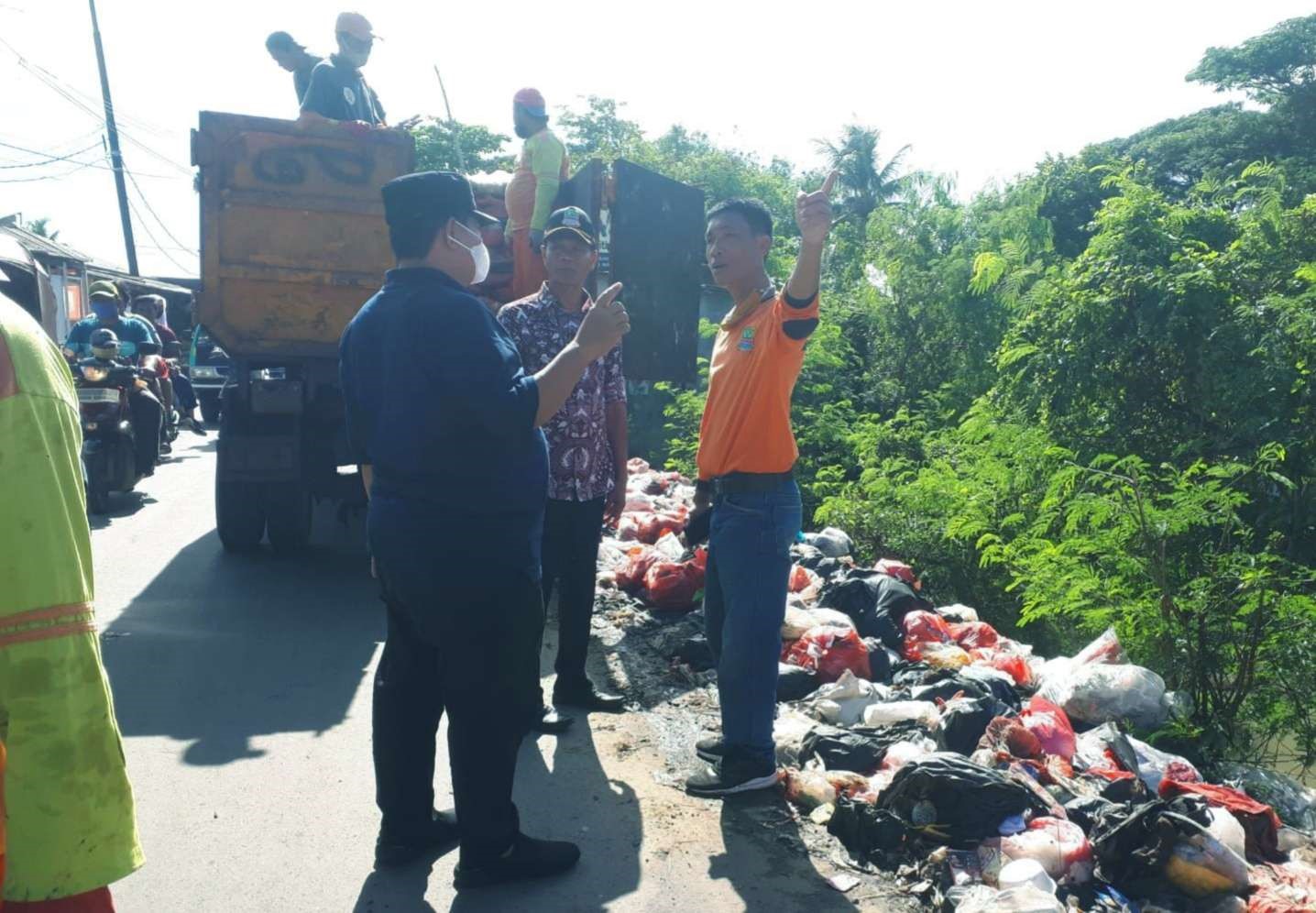 GIAT KEBERSIHAN DI HARI JUM'AT OLEH KECAMATAN TAMBUN UTARA