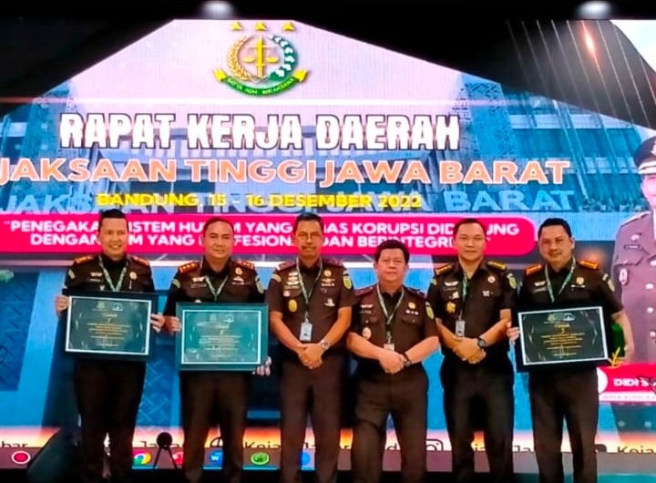 Kejari Kabupaten Bekasi Raih Penghargaan Terbaik Satu dalam Perkara Penanganan Tindak Pidana Kasus Tingkat Jawa Barat