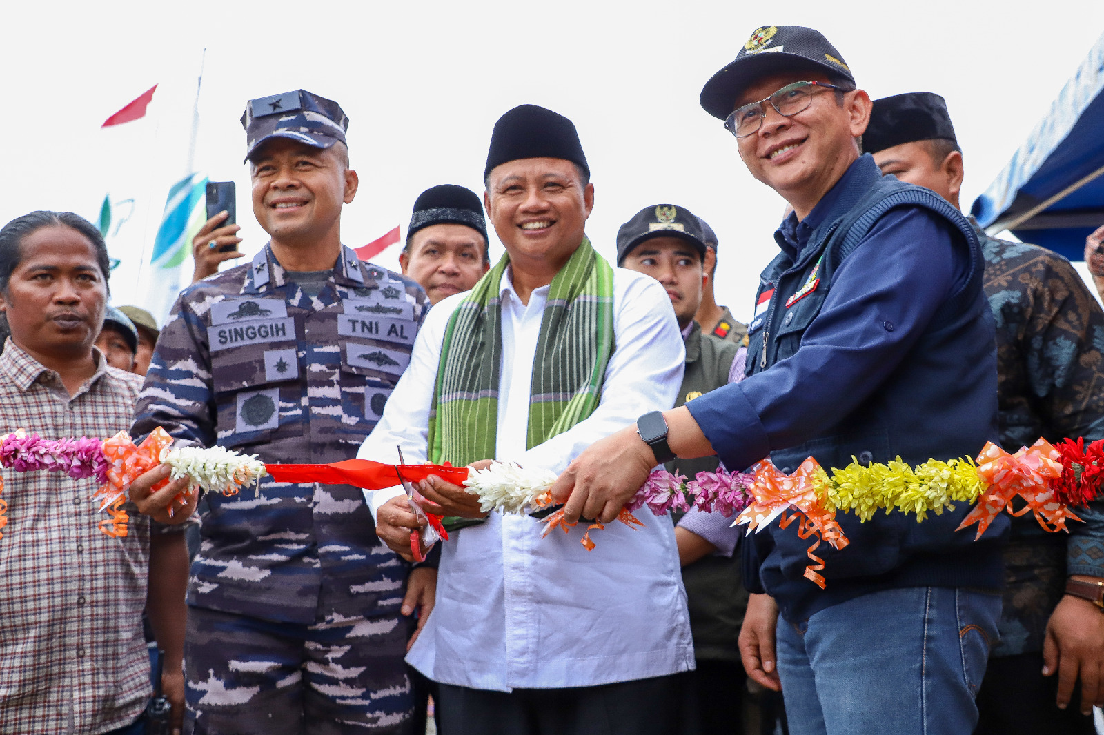 Pj Bupati Bekasi Dampingi Wagub Jabar Hadiri Syukuran Nelayan 6 Muara